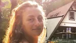 Potret Gadis Cantik yang Pilih Tinggal di Hutan Dibanding Jadi Budak Korporat