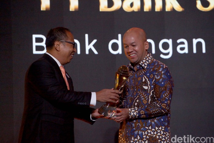 PT BSI dinobatkan sebagai bank dengan pertumbuhan laba tertinggi dalam ajang Detikcom Awards. BSI mencatatkan laba Rp 2,78 triliun di separuh tahun 2023.
