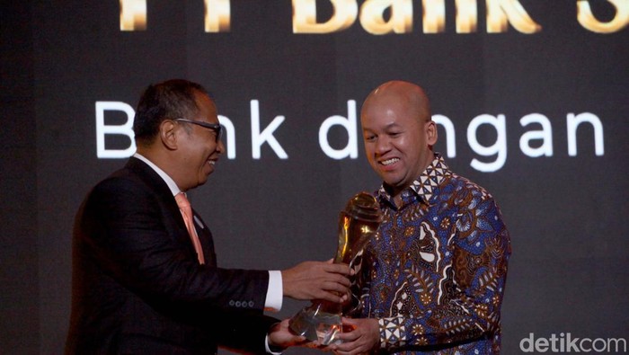 PT BSI dinobatkan sebagai bank dengan pertumbuhan laba tertinggi dalam ajang Detikcom Awards. BSI mencatatkan laba Rp 2,78 triliun di separuh tahun 2023.