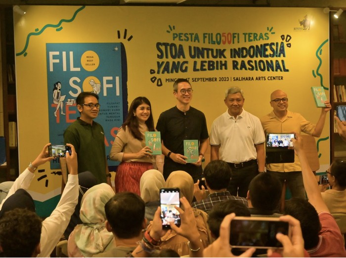 Buku Filosofi Teras Karya Henry Manampiring