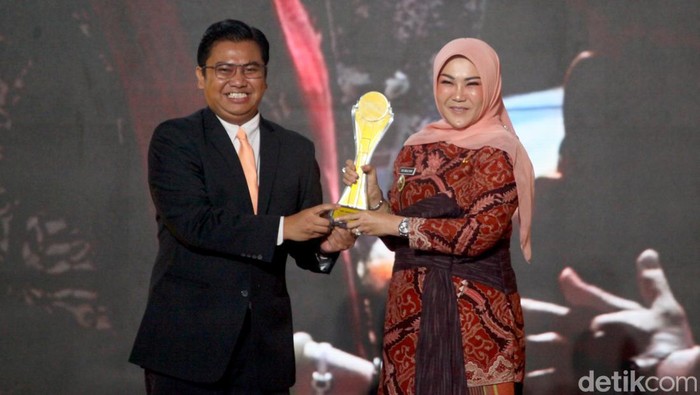 Bupati Klaten Sabet Penghargaan Tokoh Perempuan Inovatif di detikcom Awards 2023