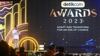 Prabowo memberikan sambutan usai menerima detikcom Awards 2023 kategori Tokoh Peneguh Kedaulatan Negara.  