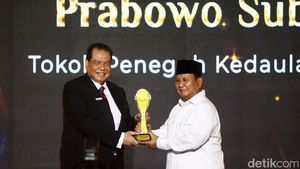 CT Serahkan detikcom Awards ke Prabowo Subianto
