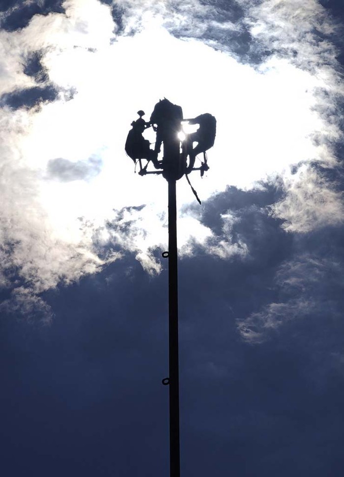 Danza de los Voladores, Tarian pra-Hispanik di Meksiko Flying men of Papantla perform the