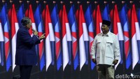 Di rapimnas ini, Prabowo memuji keberhasilan RI di era kepemimpinan Susilo Bambang Yudhoyono (SBY). Prabowo bicara keberhasilan perdamaian di Aceh hingga menghadapi krisis.  