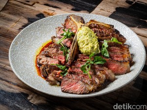 Di Restoran Ini Ada Hidangan Pan-Asian yang Dimasak dengan Kayu Bakar