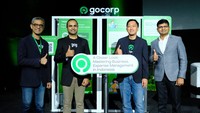 Sovan Kumar Ganguly, Head of Sales Gojek; Shobhit Singhal, Chief of Transport Officer Gojek; Steven Halim, Head of Transportation & Logistic Gojek; dan Manish Singhal, Senior Research Director YouGov Indonesia, meresmikan GoCorp Business Report 2023 dalam acara GoCorp ConnecTalks Forum, Jakarta (21/9). Selain memberikan visibilitas pengeluaran dan penggunaan layanan secara real-time, penagihan GoCorp disesuaikan dengan pemakaian tanpa dibebankan biaya maintenance.