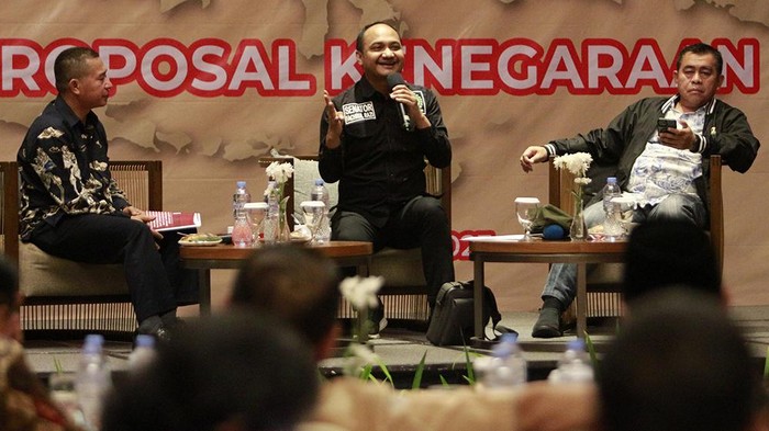 Diskusi Membedah 5 Proposal Kenegaraan Ketua Komite 1 DPD RI Fachrul Razi dan Wakil Ketua Komite 2 DPD RI Bustami Zainudin menjadi pembicara dalam diskusi Koordinatoriat Wartawan Parlemen di Cirebon, Jawa Barat, Kamis (21/9/2023). Diskusi ini membahas