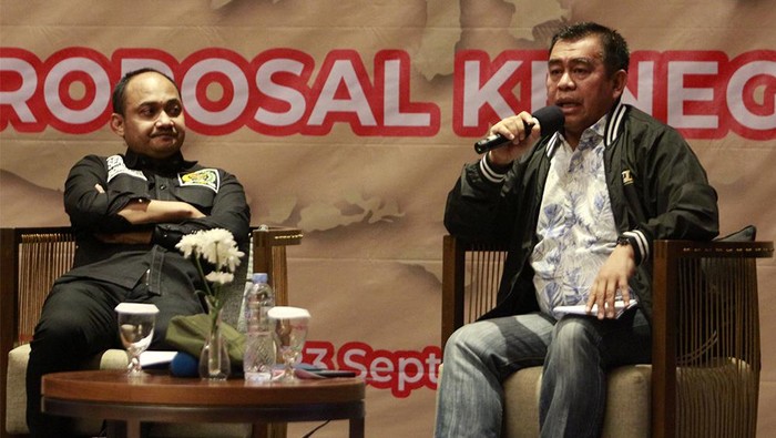 Diskusi Membedah 5 Proposal Kenegaraan Ketua Komite 1 DPD RI Fachrul Razi dan Wakil Ketua Komite 2 DPD RI Bustami Zainudin menjadi pembicara dalam diskusi Koordinatoriat Wartawan Parlemen di Cirebon, Jawa Barat, Kamis (21/9/2023). Diskusi ini membahas