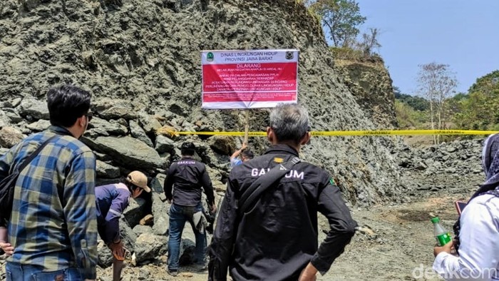 DLH Jabar dan sejumlah pihak mendatangi kawasan tambang andesit di Sukabumi, terdapat reklamasi yang belum mengantongi izin lengkap