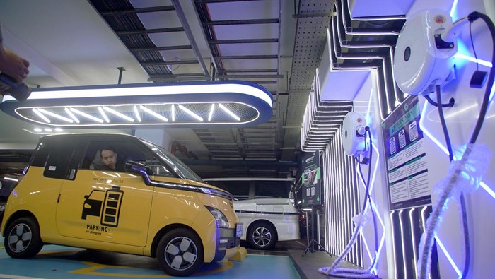 Kota Kasablanka bersama operator Parking+ terus mendorong ekosistem kendaraan listrik yang kini menjadi tren global untuk menuju Indonesia hijau.