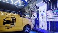 Kini Parking+ menyediakan layanan SPKLU (Stasiun Pengisian Kendaraan Listrik Umum) dengan aplikasi pembayaran yang dilengkapi dengan payment channel termasuk Gopay, Ovo, Linkaja, Virtual Account, Kartu Debit dan Kartu Kredit, guna memudahkan pengguna mobil listrik mengisi daya ditengah-tengah berbelanja atau beraktifitas di mall dan juga kantor.