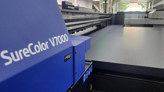 Epson Kembangkan Aplikasi Signage yang Lebih Luas Persaingan dunia usaha saat ini kian ketat dan kompetitif. Para pelaku usaha dituntut kreatif agar bisnisnya bisa berjalan sesuai dengan target yang diharapkan.
