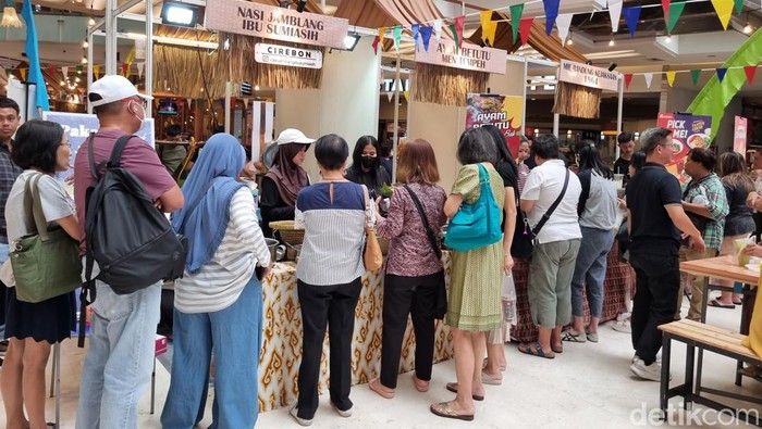 Festival kuliner Nusantara di salah satu mal di Surabaya yang diserbu foodies.