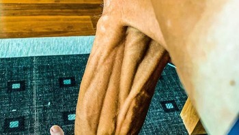 Mantan Pengendara Sepeda Juara Dunia Janez Brajkovic Leg Setelah Balapan. Foto: Boredpanda