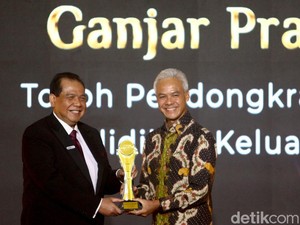 Ganjar Pranowo Raih Penghargaan Pendidikan detikcom Awards 2023