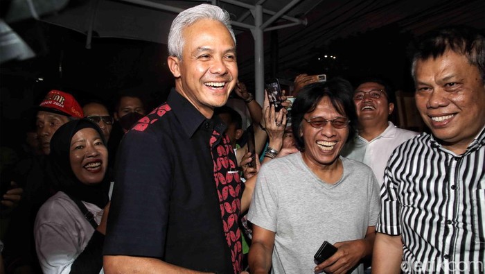 Bacapres dari PDIP Ganjar Pranowo menyapa relawan di Graha Pena 98, Jakarta Pusat, Kamis (21/9/2023).