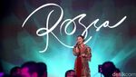 Gaya Anggun Rossa Buka detikcom Awards 2023