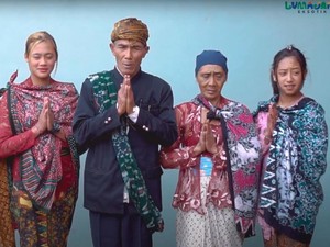4 Gaya Bersarung Perempuan Tengger dari Gadis hingga Janda