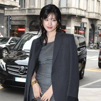 “Wow. Human Fendi An Yujin… dia keren sekali,” “Seperti artis Hollywood,” “Di foto full body terlihat seperti model sungguhan, matanya cantik sekali,” komentar sejumlah netizen Korea di forum komunitas online. Foto: dok. Twitter @AnSequence