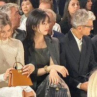 Menurut laporan media Korea, Yujin IVE telah meningkatkan penjualan Fendi Korea sejak didapuk sebagai brand ambassador. Penjualan Fendi Korea mencapai 200 miliar won atau sekitar Rp 2,2 triliunan tahun ini. Foto: dok. Twitter @AnSequence