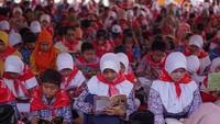 Kegiatan ini bertujuan untuk memotivasi seluruh masyarakat, khususnya pelajar untuk lebih gemar membaca buku.  