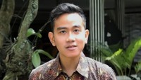 Ia baru meninggalkan Solo saat Sekolah Menengah Pertama yang dituntaskannya di Singapura dan kemudian melanjutkan sekolah setingkat SMA di Orchid Park Secondary School, Singapura. Setelah itu, Gibran melanjutkan kuliah dan lulus dari Management Development Institute of Singapore pada 2007. Kemudian melanjutkan studinya ke program Insearch di University of Technology Sydney Insearch, Sydney, Australia hingga lulus pada 2010. Dok. detikcom