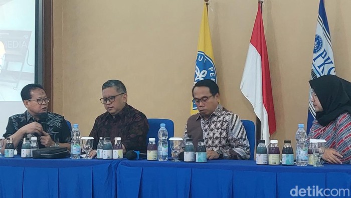 Hasto berdialog dengan peneliti IPB (Muchamad Sholihin/detikcom)