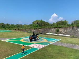 Menikmati Keindahan Bali dari Capung Besi