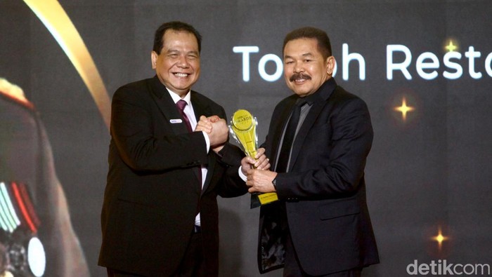 Jaksa Agung ST Burhanuddin Terima Penghargaan detikcom Awards 2023 Jaksa Agung ST Burhanuddin meraih penghargaan detikcom Awards 2023 kategori Tokoh Restorative Justice. Burhanuddin menjadikan restorative justice sebagai program utamannya dalam mengedepankan keadilan bagi masyarakat.