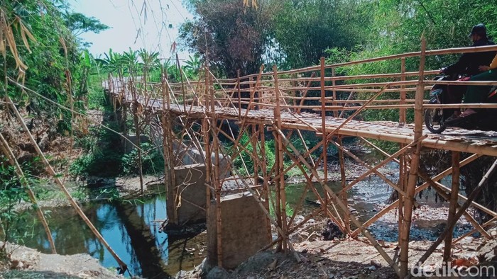 Jembatan sesek yang berada di Desa Bener, Kecamatan Wonosari, Klaten. Foto diambil Kamis (21/9/2023).