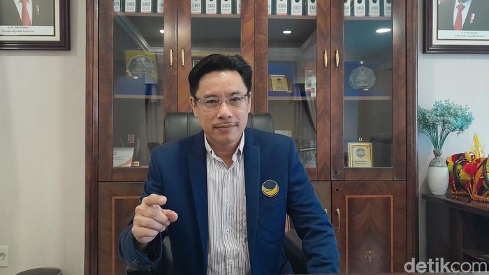 Ketua DPW NasDem Sumut, Iskandar (Nizar Aldi/detikSumut)