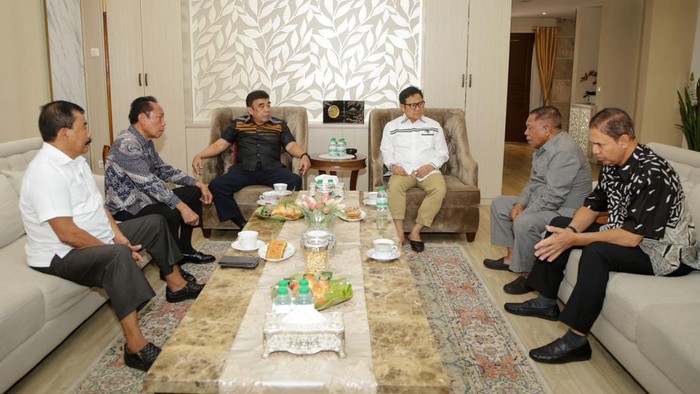 Ketua Umum PKB sekaligus bakal cawapres Muhaimin Iskandar atau Cak Imin menerima kunjungan lima jenderal Purnawirawan TNI.