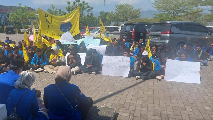 Mahasiswa demo di UIN Salatiga terkait isu pelecehan, Kamis (21/9/2023).
