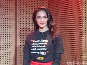 Maudy Koesnaedi Cerita Cara Latih Pemain Teater Abang None Jakarta