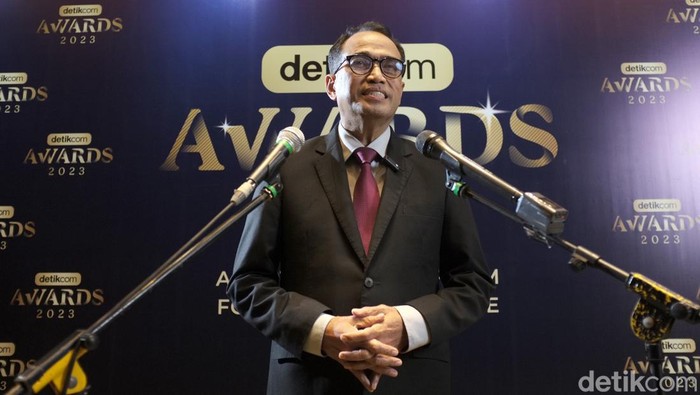 Menhub Budi Raih detikcom Awards, Tokoh Konektivitas Nasional Menteri Perhubungan Budi Karya Sumadi meraih detikcom Awards 2023. Dia didaulat sebagai Tokoh Konektivitas Nasional.