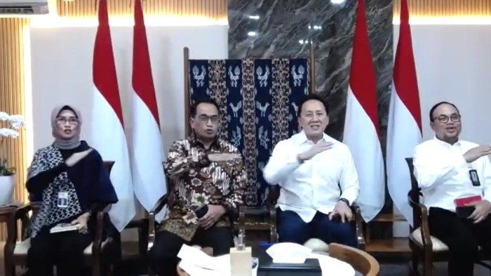 Menteri Perhubungan Budi Karya Sumadi  dan Jajaran Luncurkan Nama Whoosh