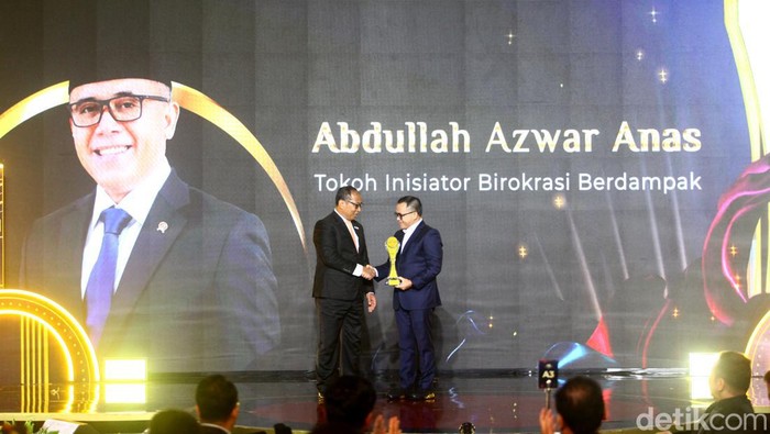 Menteri Pendayagunaan Aparatur Negara dan Reformasi Birokrasi (PANRB) Abdullah Azwar Anas dianugerahi penghargaan sebagai Tokoh Inisiator Birokrasi pada ajang detikcom Awards 2023. Penghargaan diberikan atas gebrakan Anas dalam melakukan reformasi birokrasi.