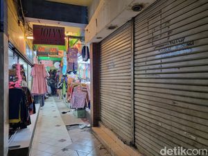 Sedih! Stan Pasar Kapasan Surabaya Banyak yang Buka Tapi Sepi Pembeli
