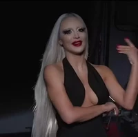 Sejumlah netizen tidak terkesan dengan akting Kim Kardashian. Akting Kim disebut payah dan merusak serial tersebut. “Kim payah dalam berakting. Mengapa dia melakukan itu? Hanya jadi perusak,” kritik netizen.  Foto: dok. American Horror Story