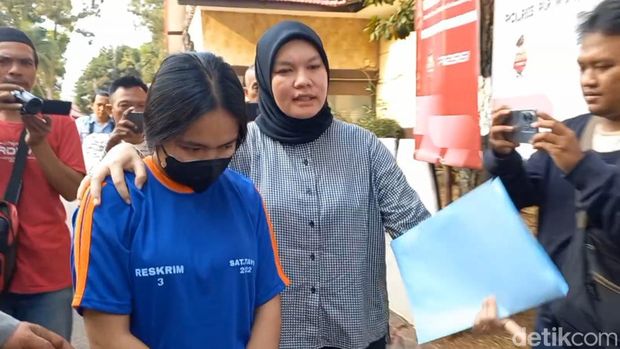 Perempuan Purwakarta ditangkap polisi gegara judi online.