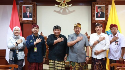 Pj Gubernur Bali Sang Made Mahendra Jaya saat menerima audiensi dari Pertamina Bali dan anggota DPR RI Komisi VI Dapil Bali Nyoman Parta di kantor Gubernur Bali, Kamis (21/9/2023).