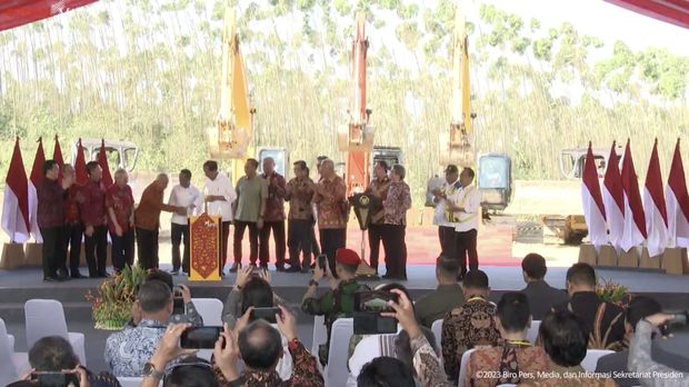 Presiden Joko Widodo saat mengikuti acara Peletakan batu pertama Hotel Nusantara, Penajam Paser Utara, 21 September 2023. (Tangkapan Layar Youtube Sekretariat Presiden)