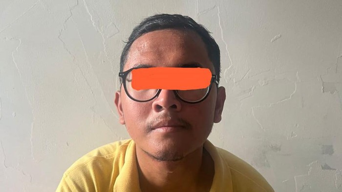 Pria inisial YSR (23) ditangkap Polda Metro Jaya karena menyebarkan seruan menyerang polisi di Aksi Bela Rempang di Patung Kuda, Jakarta Pusat.