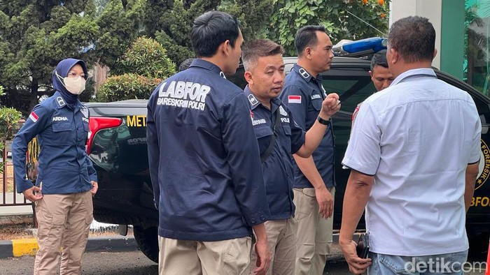Puslabfor Polri datangi RS di Serpong lokasi insiden percikan api (Adrial Akbar/detikcom)