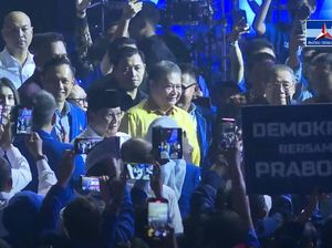 Prabowo Joget  Saat SBY Nyanyi Kamu Nggak Sendirian