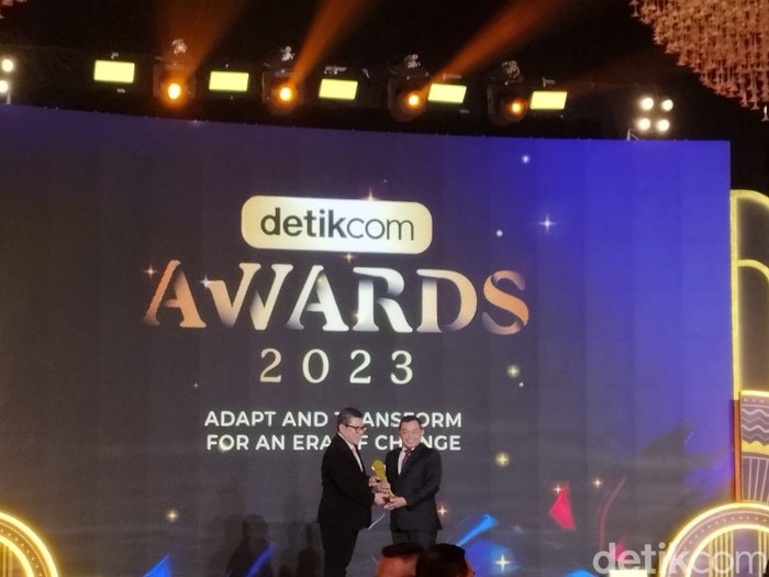 Sekjen KKP wakili Sakti Wahyu Trenggono terima penghargaan detikcom awards