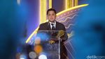 Semringah Erick Thohir Raih Penghargaan Tokoh Transformasi BUMN