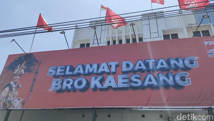Spanduk Kaesang di kantor DPD PSI Solo