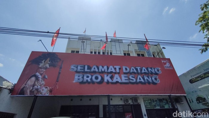 Spanduk Kaesang di kantor DPD PSI Solo